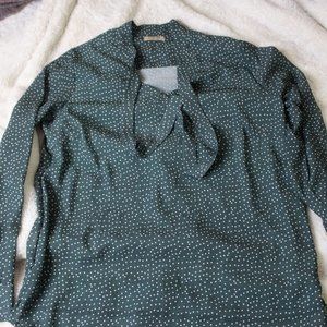 Acevog Women's Blouse -- Green w/ white polkadots -- Medium -- Nw/oT